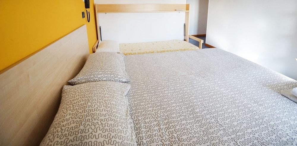Hotel Morfeo - Young People Hotels (Adults Only) Rimini Exterior photo
