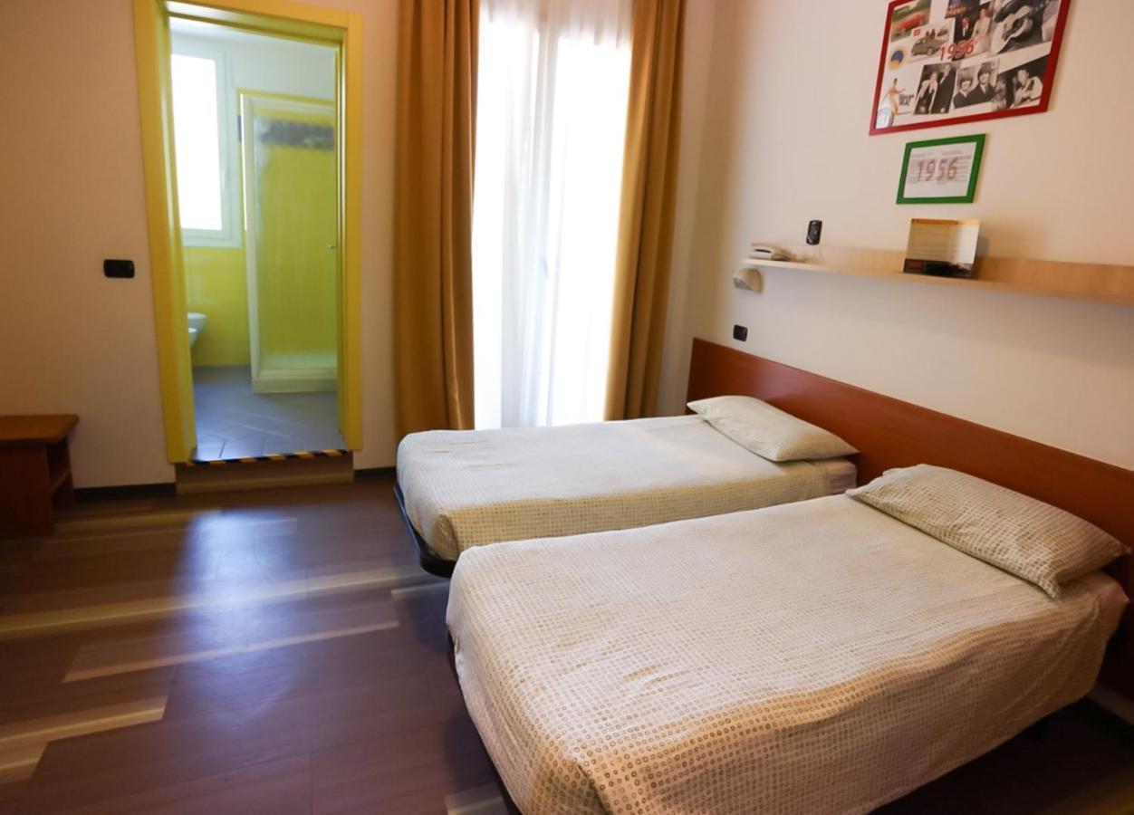 Hotel Morfeo - Young People Hotels (Adults Only) Rimini Exterior photo